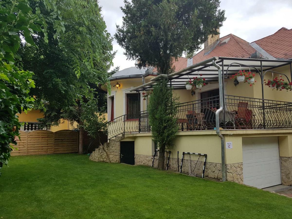 Palma Villa In City Park Budapest - Semi Suteren Budapeste Exterior foto